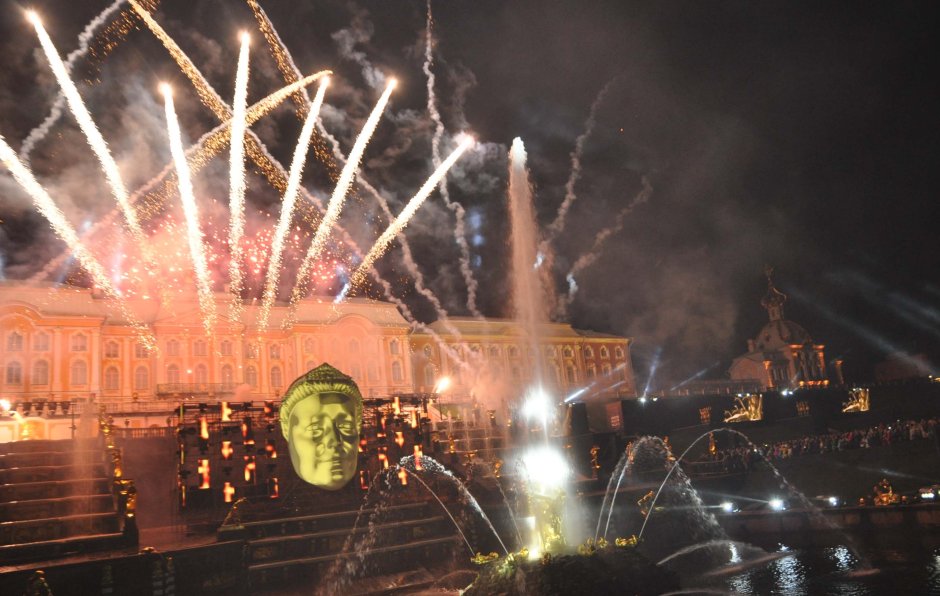 Праздник фонтанов в Петергофе 2022
