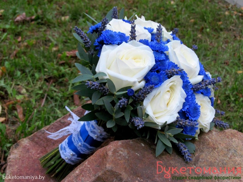 Букет невесты из фоамирана бело синий