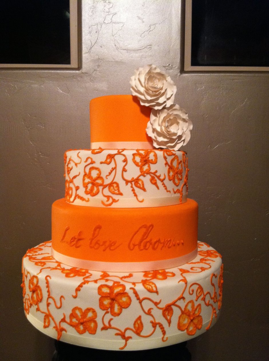 Торт оранжевого цвета