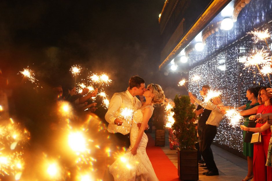 Бенгальские огни на свадьбе