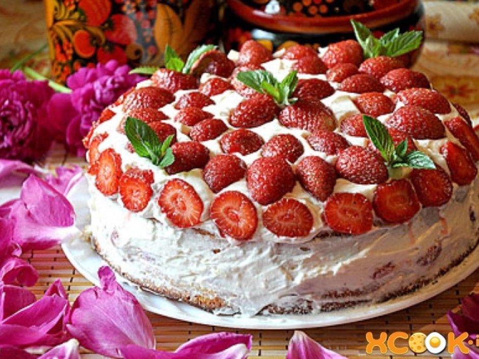 Спонж кейк с ягодами
