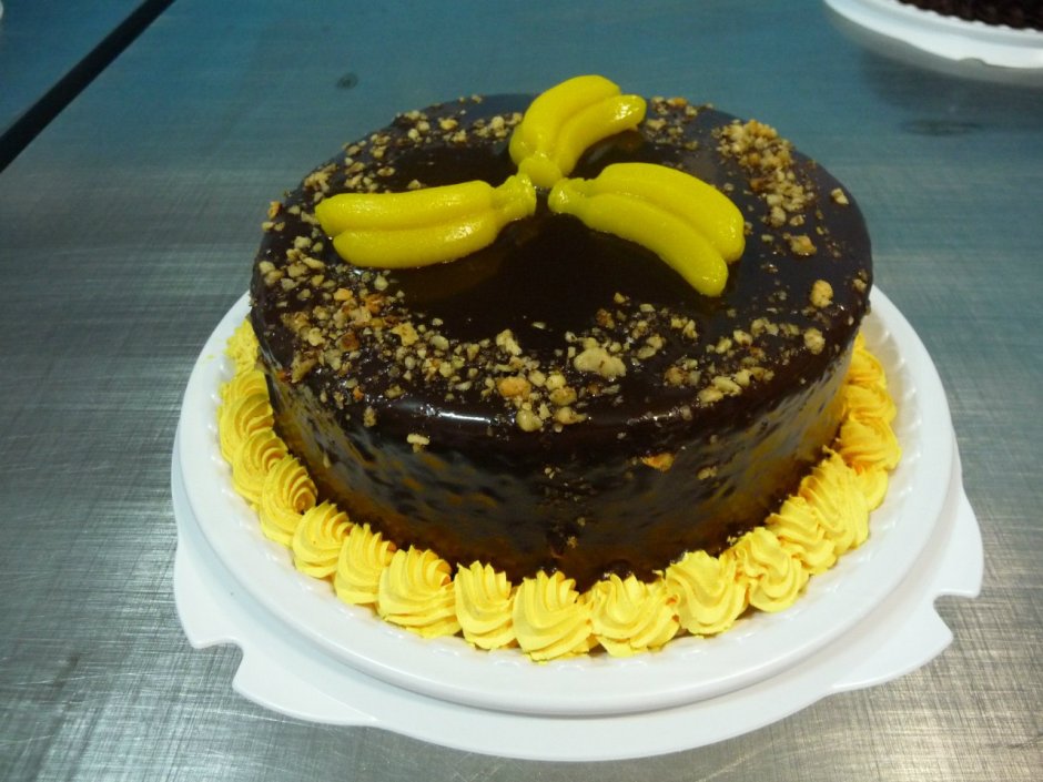 Шоколадный торт с бананом
