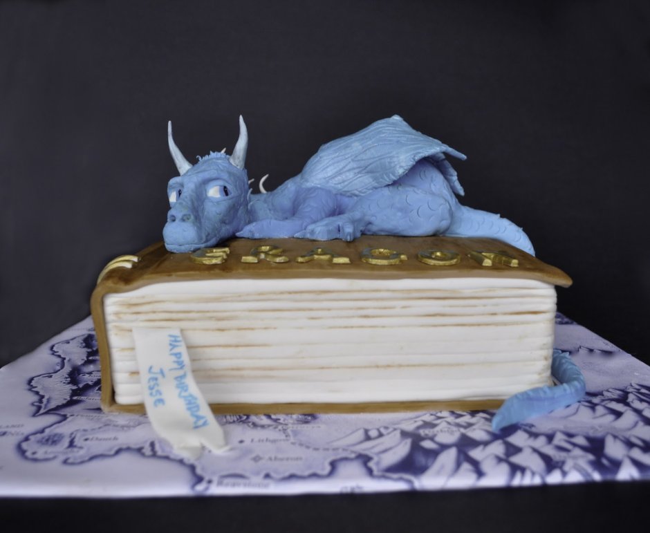 Торт с дракончиками