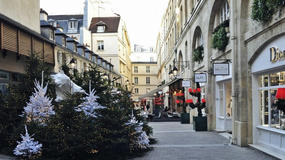 Новогодние улицы Парижа