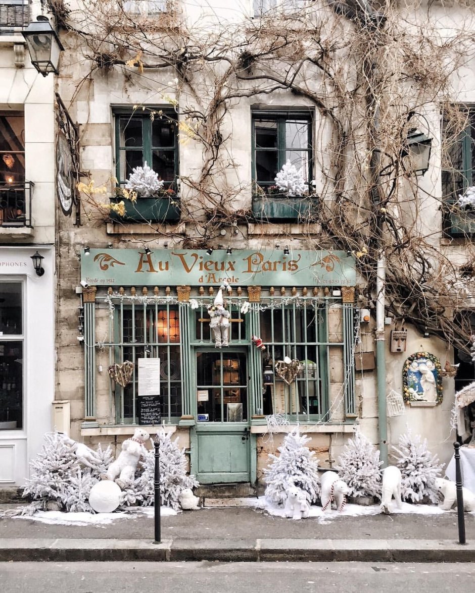 Кафе в Париже зима