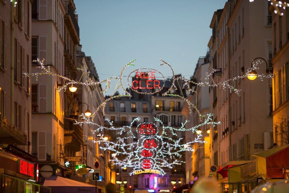 Улицы Парижа в Рождество