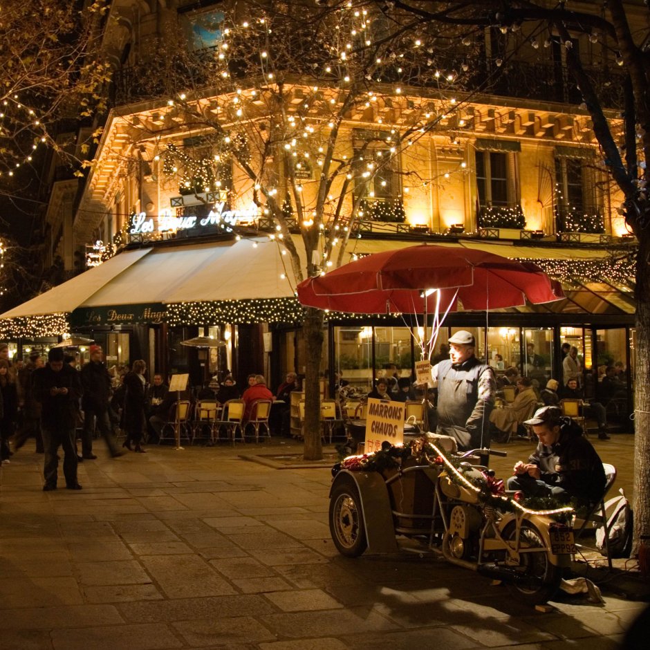 Улицы Парижа в Рождество