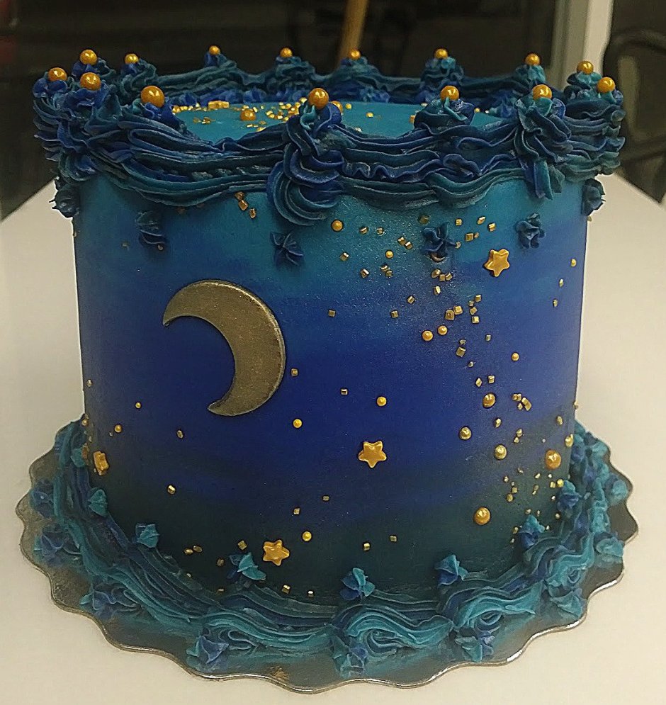 Торт в виде Луны с кратерами
