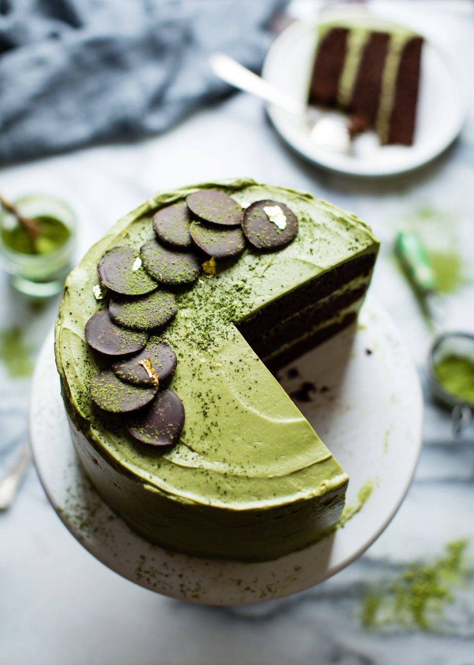 Еда на черном фоне десерт зеленые украшение