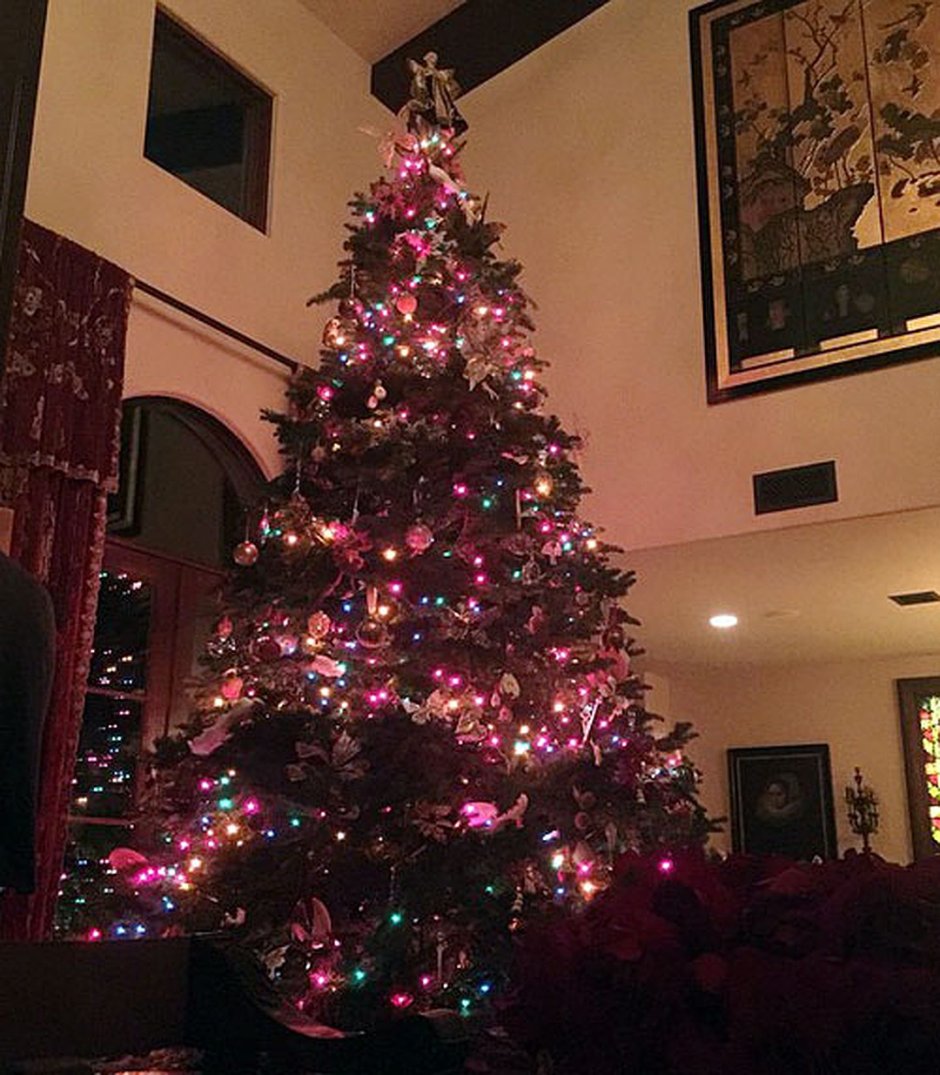 Новогодняя елка в пастельных тонах