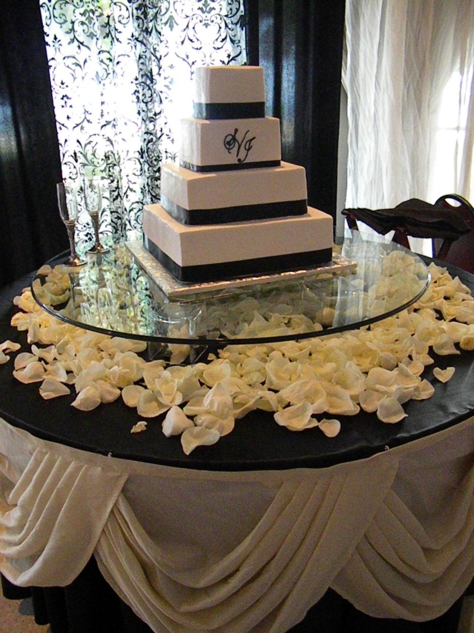 Кованые подставки для торта Свадебные