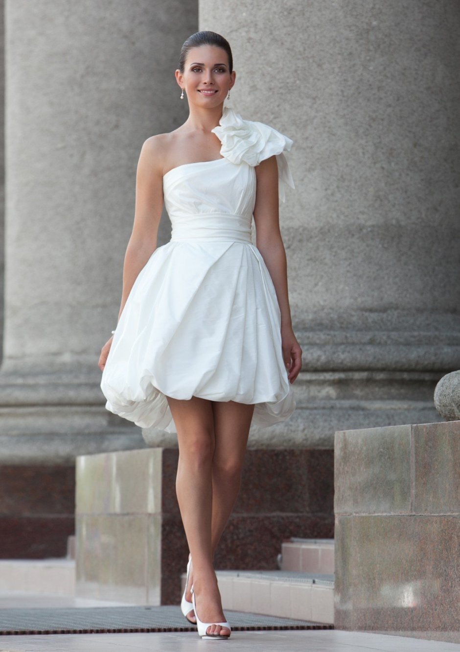 Скромное свадебное платье короткое