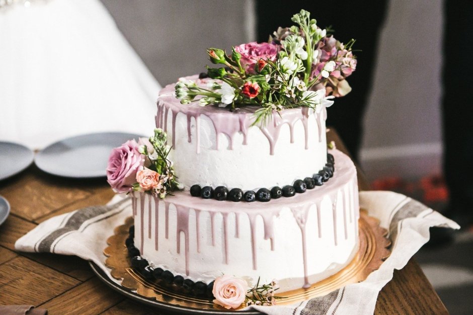 Торт на свадьбу двухъярусный