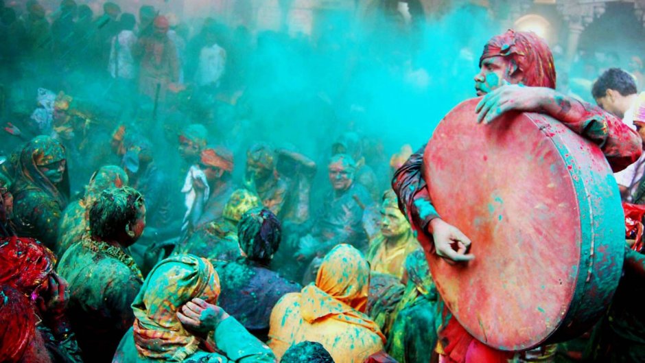 Индия праздник Холи обливание