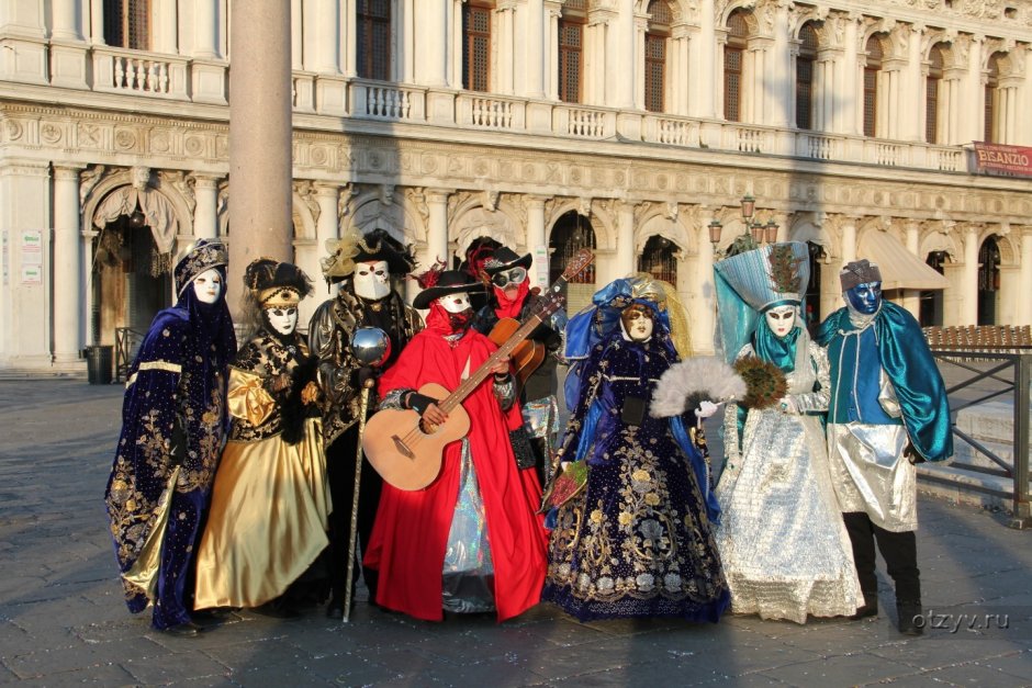 Платье рыбка на венецианском карнавале