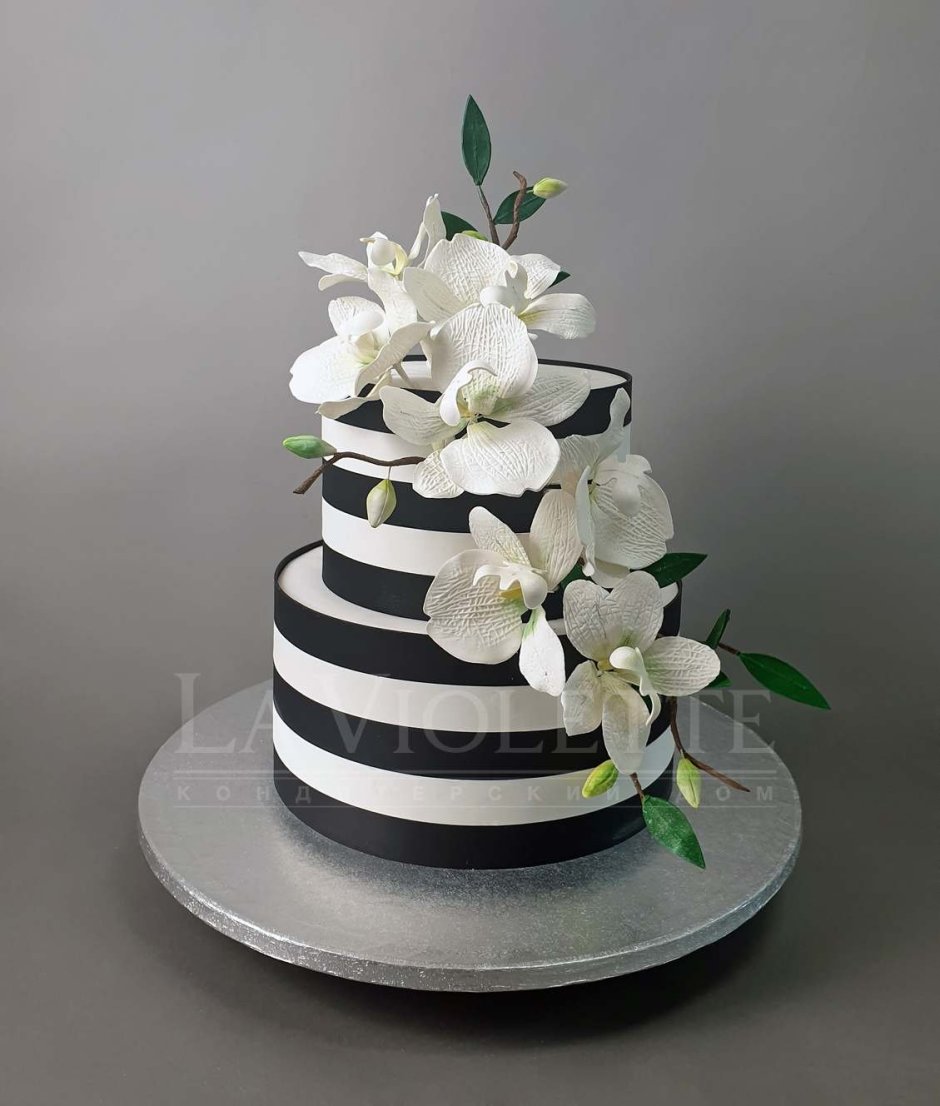 Декор торта с орхидеями