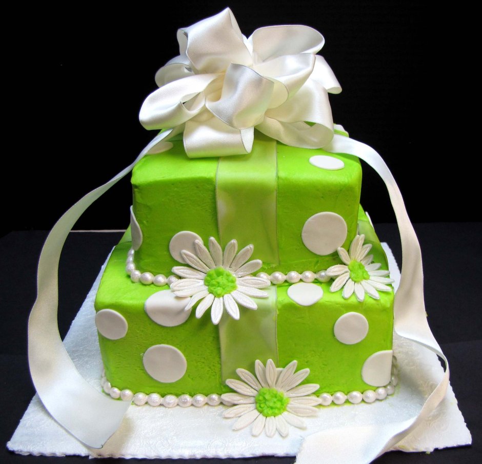 Торт в зеленых тонах детский