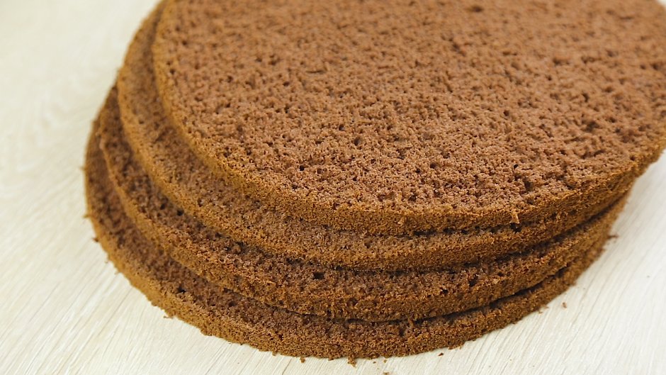 Пышный шоколадный бисквит для торта в духовке