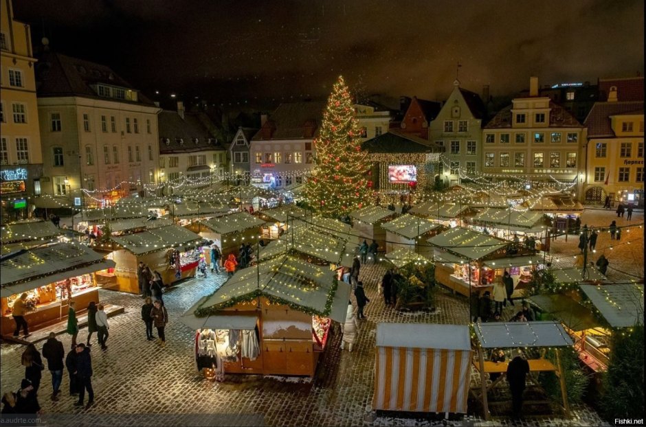 Ратушная площадь Таллин Рождество