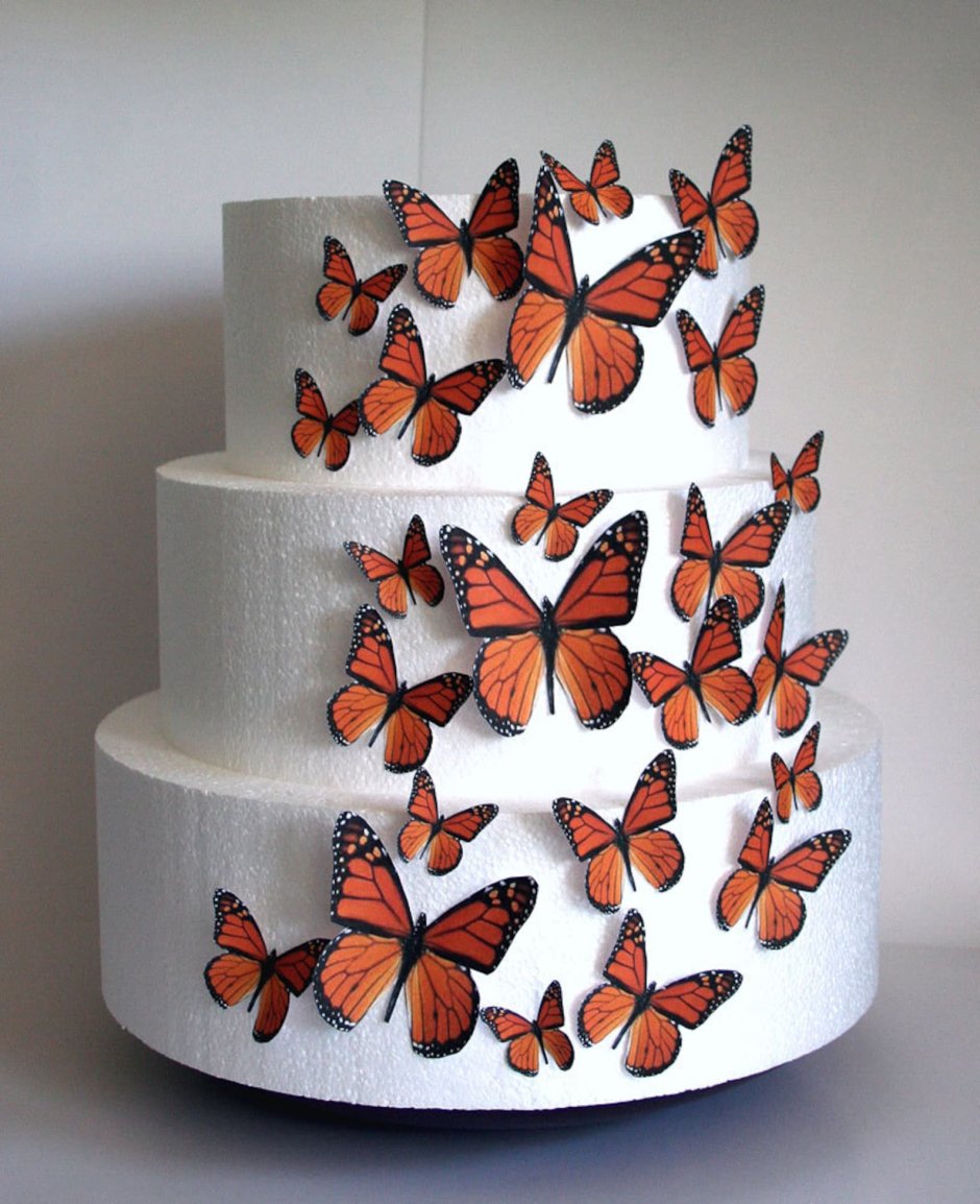Белый торт с бабочками