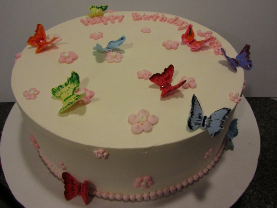 Торт круглый с бабочками