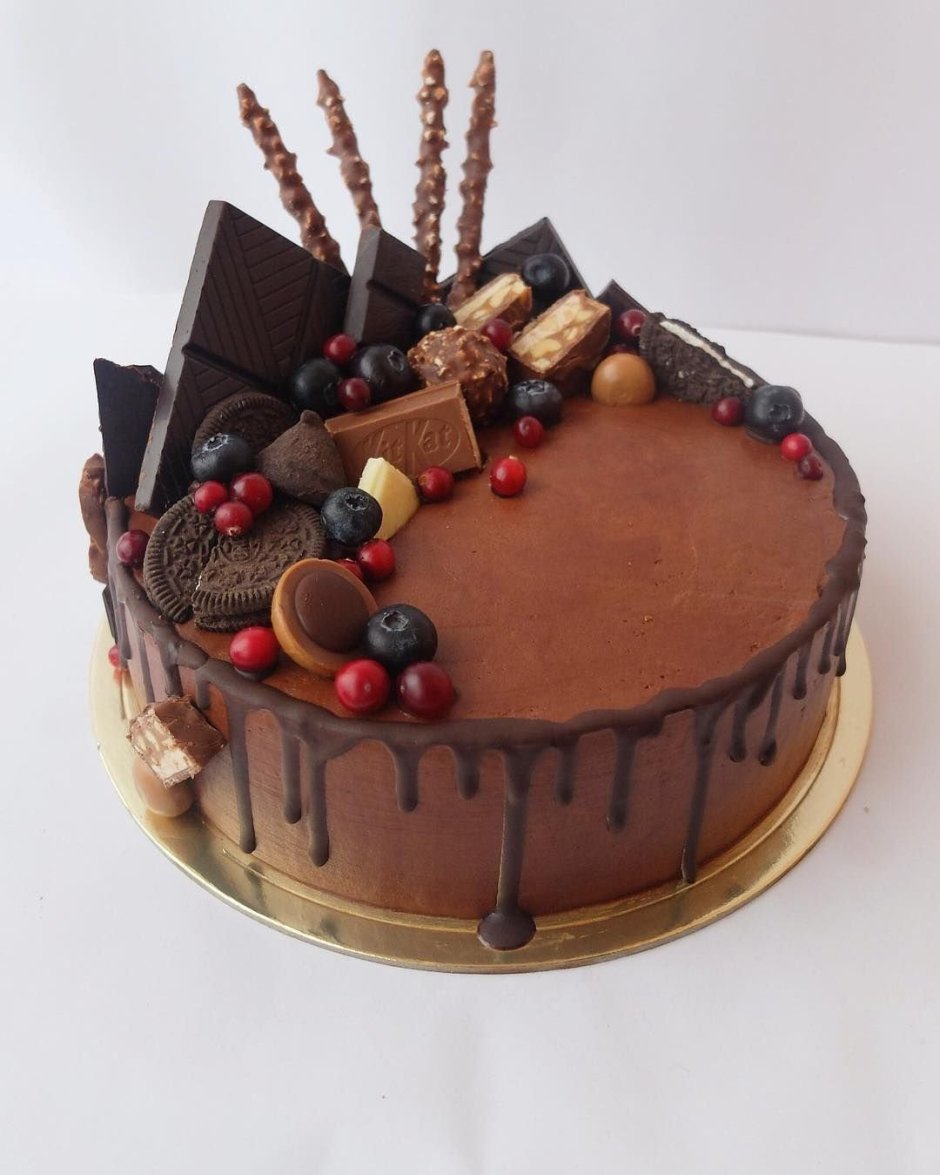 Украшение шоколадного торта для девочки
