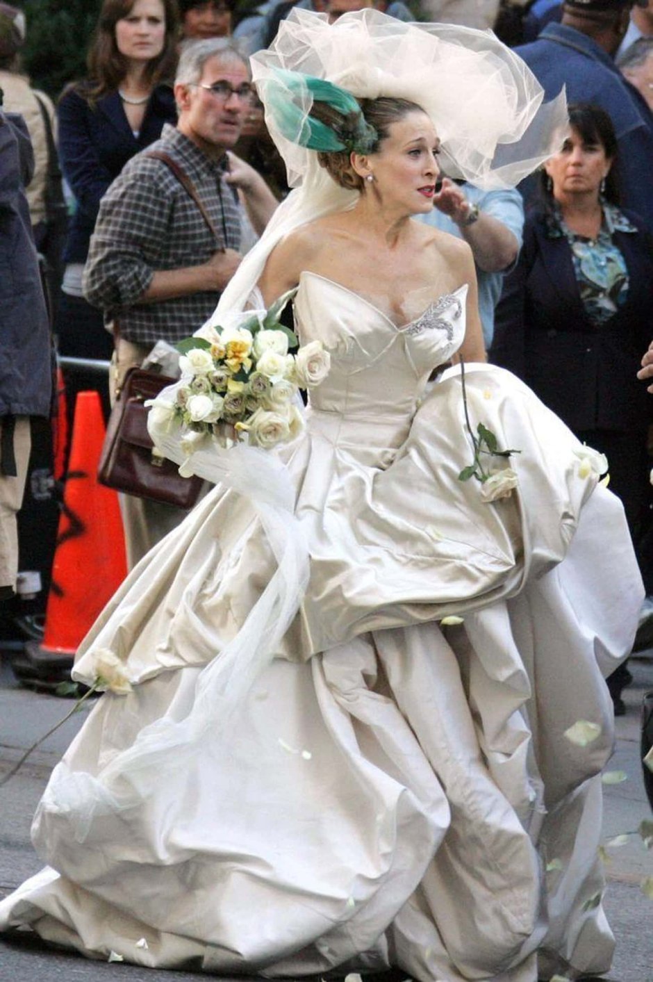Кэрри Брэдшоу в свадебном платье Вивьен Вествуд