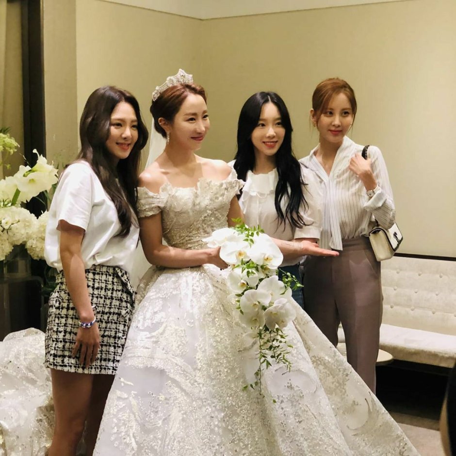 Кореянки подруги на свадьбу
