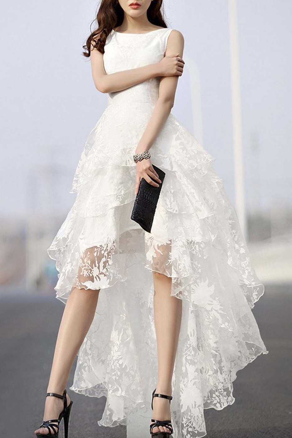 Белое платье со шлейфом