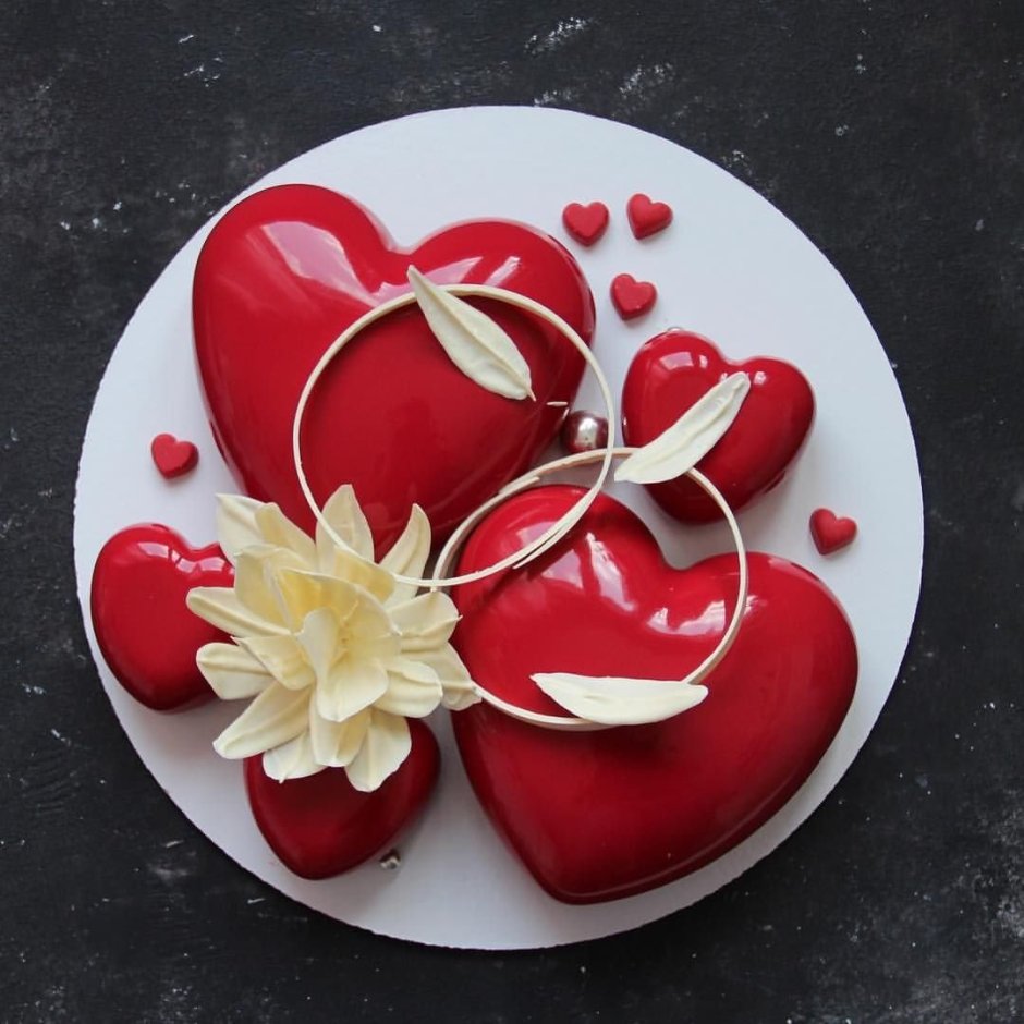 Декор торта сердце ягодами