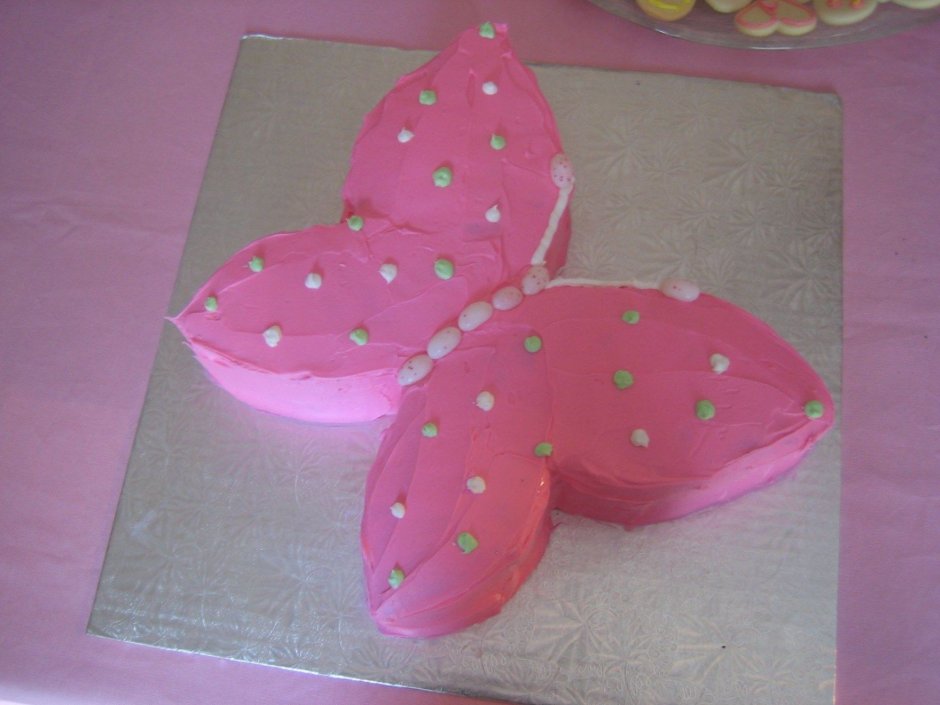 Торт в форме бабочки