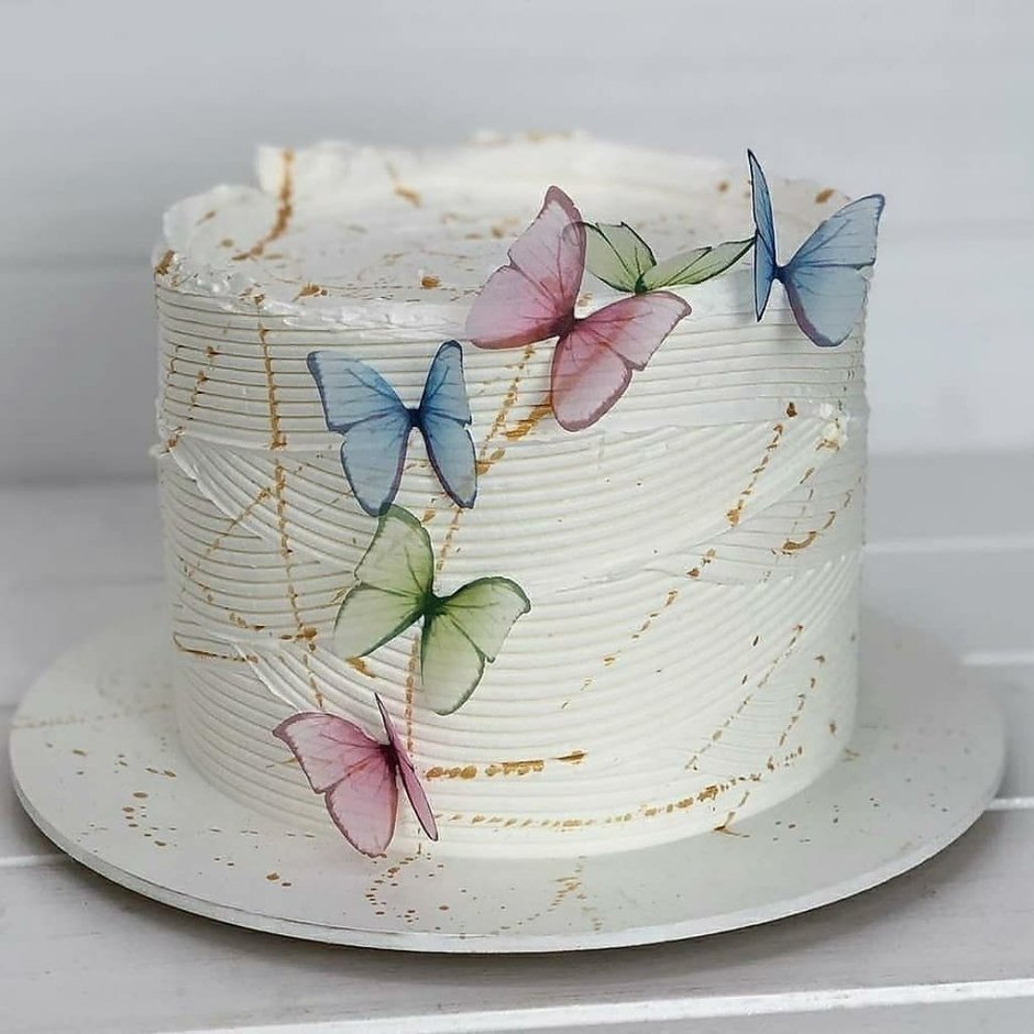 Украшение торта в виде бабочки