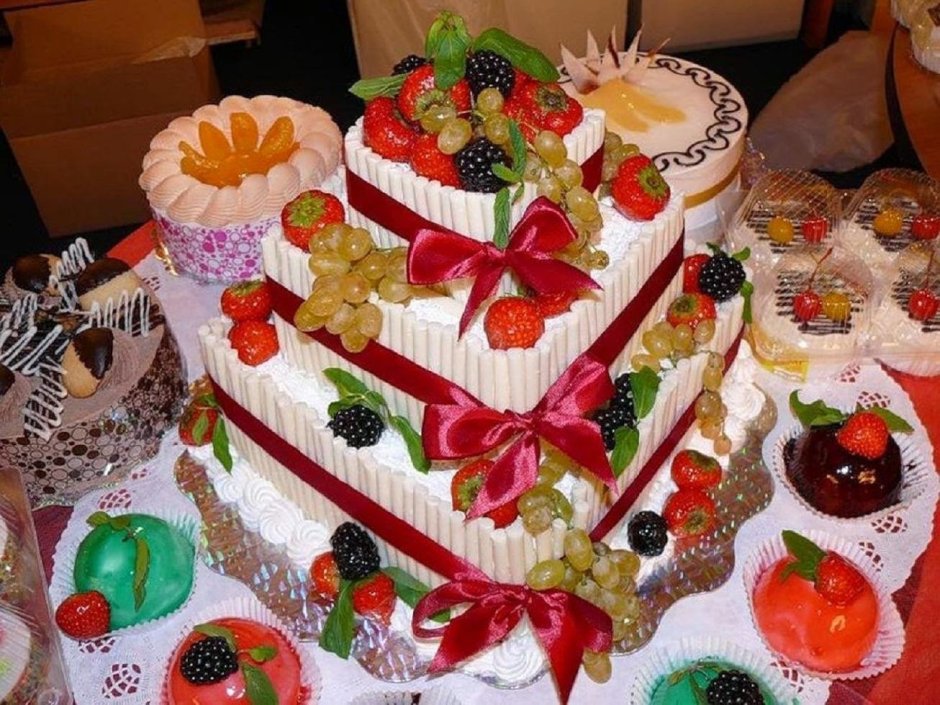 Торт цифра украшение фруктами