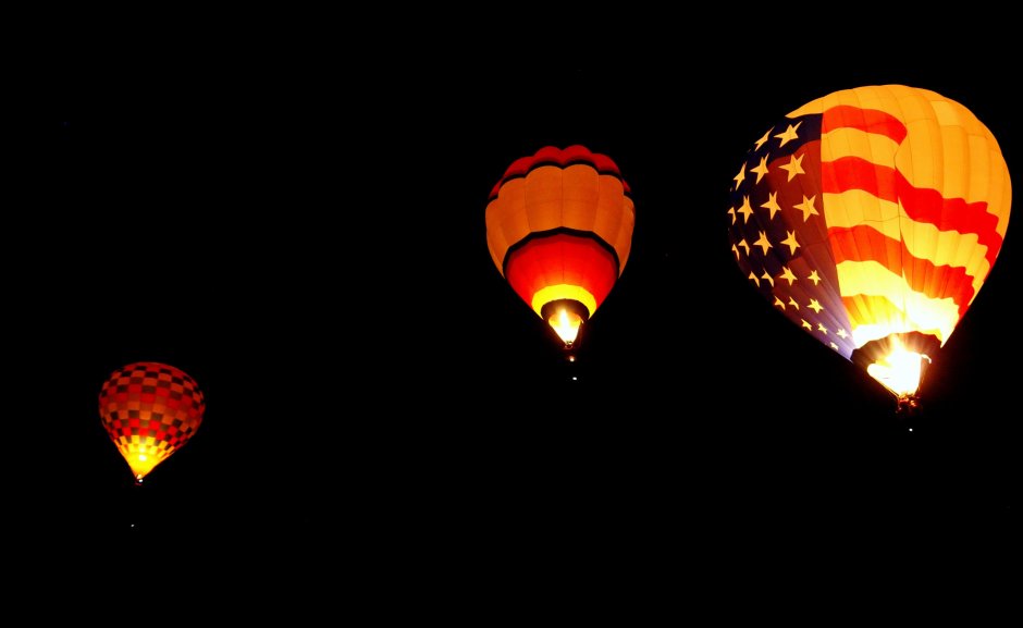 Воздушные шары ночью