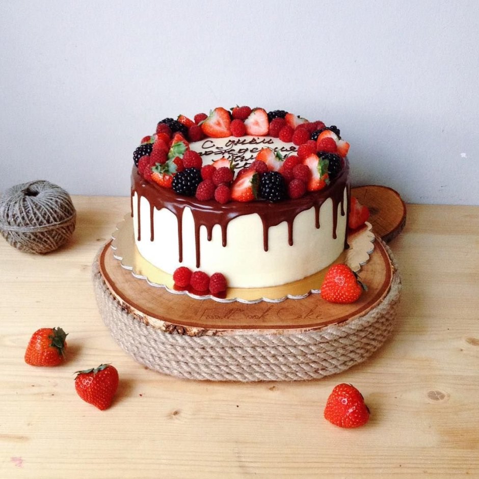 Современный тортик с ягодами