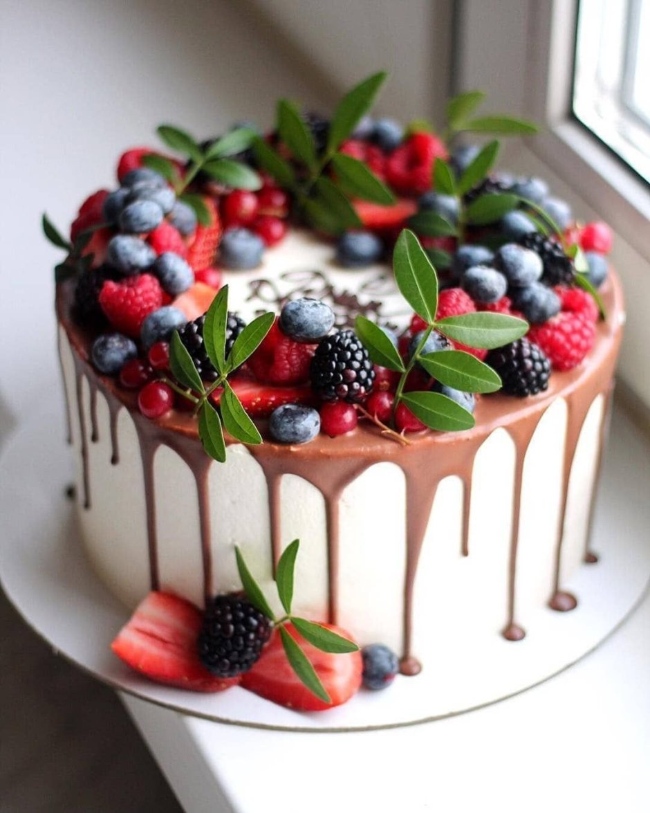 Торт крем чиз с ягодами