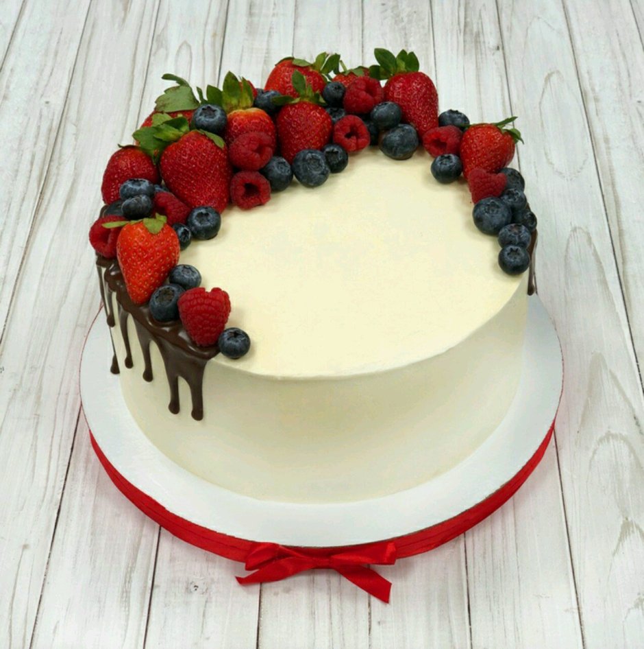 Декор торта ягодами