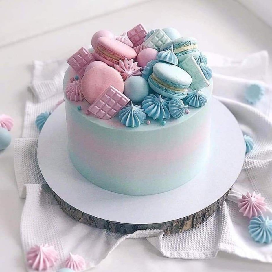 Дизайн торт пирожные нежных голубых тонах для ребенка 3 года