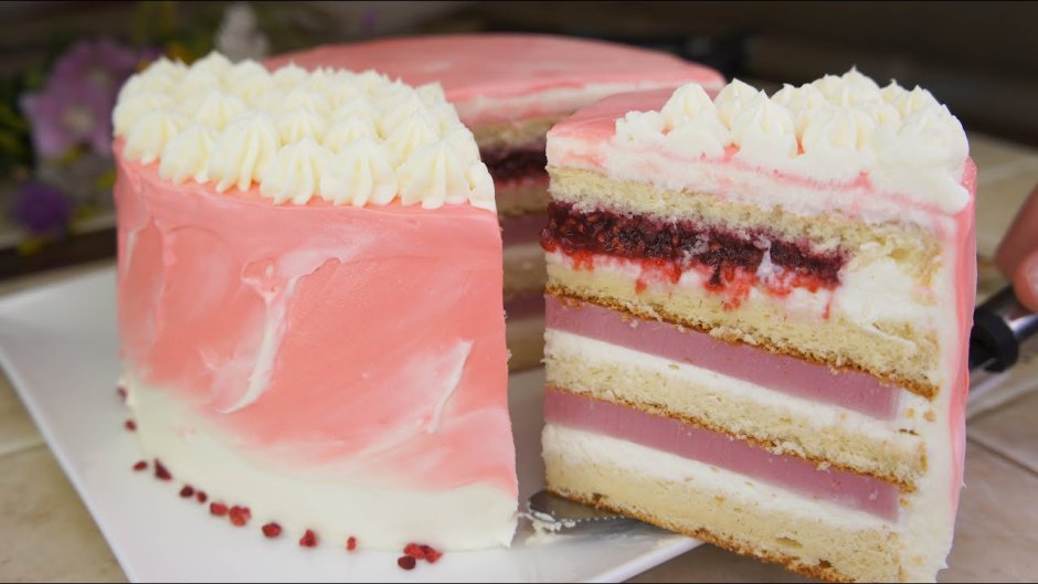 Розовый десерт