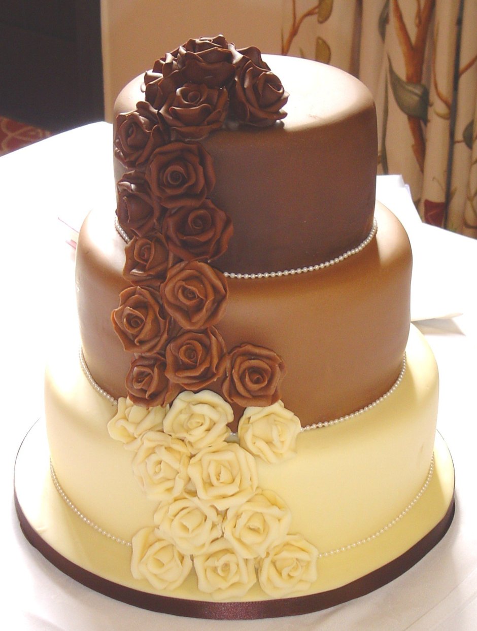 Коричневый свадебный торт