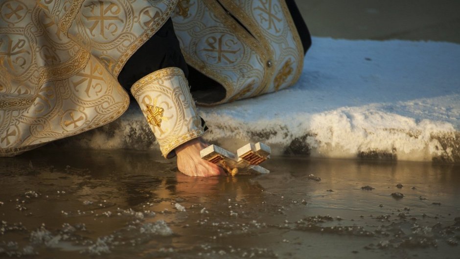 Освящение воды в проруби