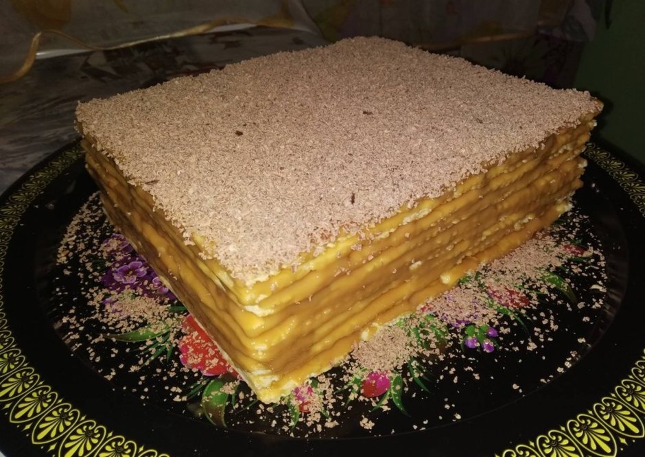 Торт Наполеон на десертной тарелке