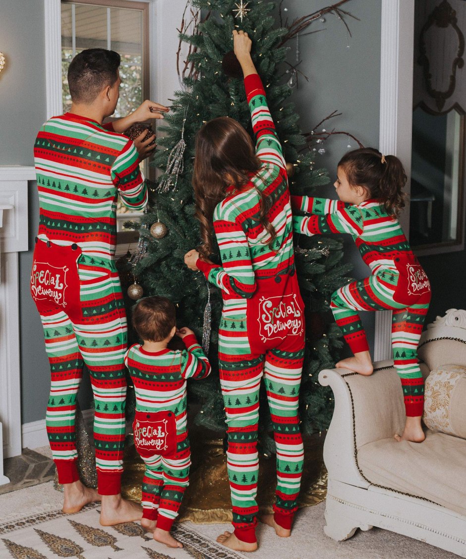 Новогодняя фотосессия в пижамах с детьми