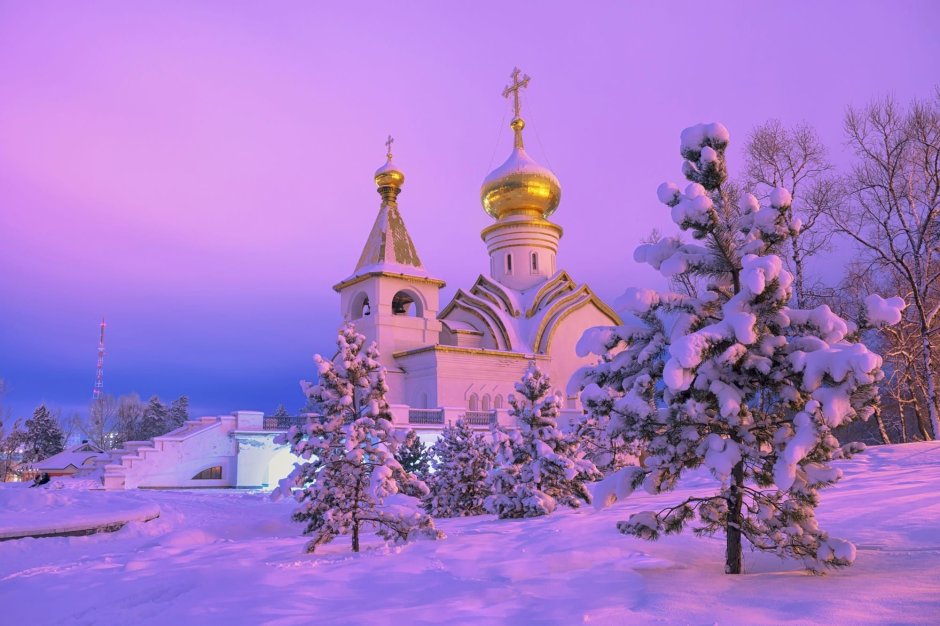 Православный храм зима