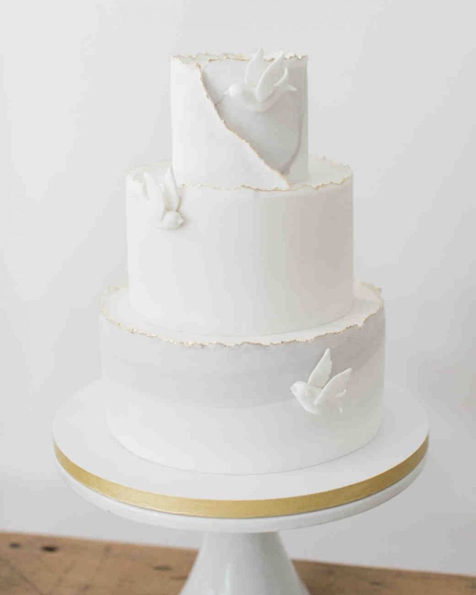 Свадебный торт с неровными краями