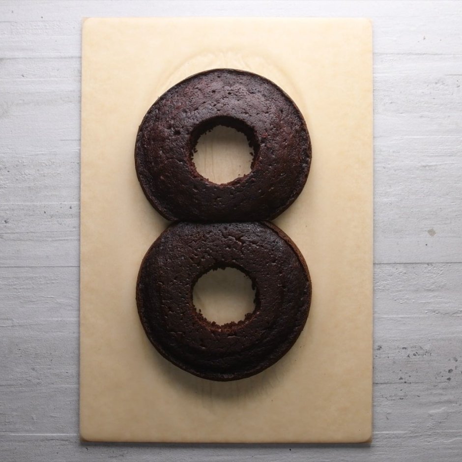 Торт цифра 8