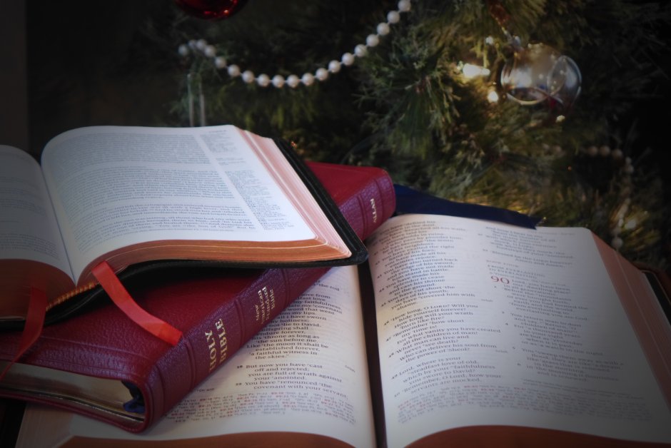 Открытая Библия Рождество
