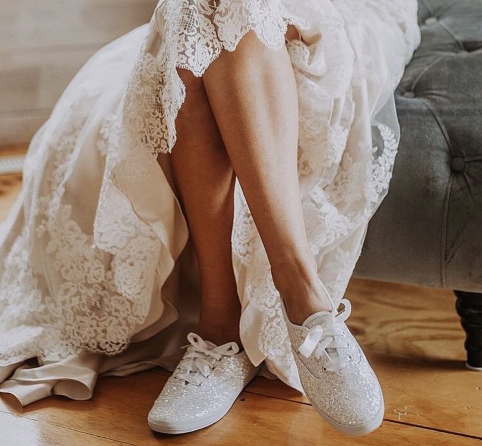 Свадебное платье туфли и букет