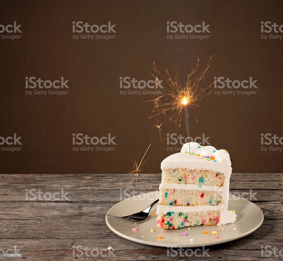 Кусок торта со свечкой