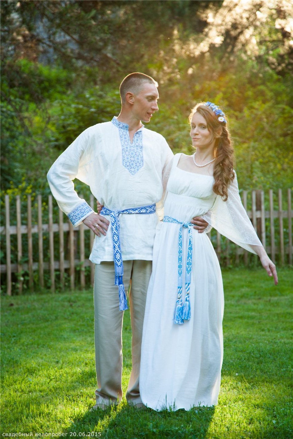 Пара в славянской одежде